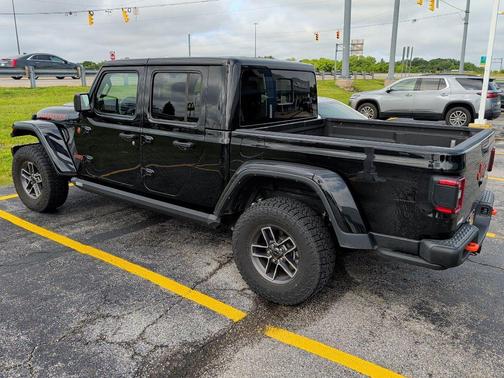 Black Clearcoat 2024 Jeep Gladiator Mojave X