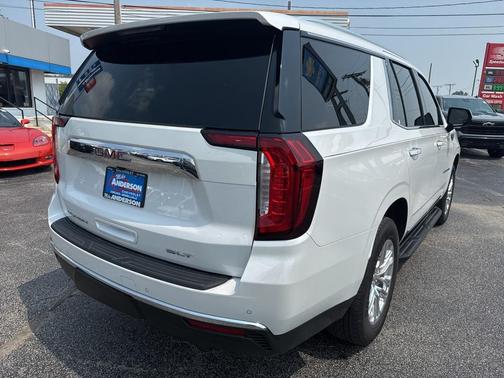 2023 GMC Yukon SLT