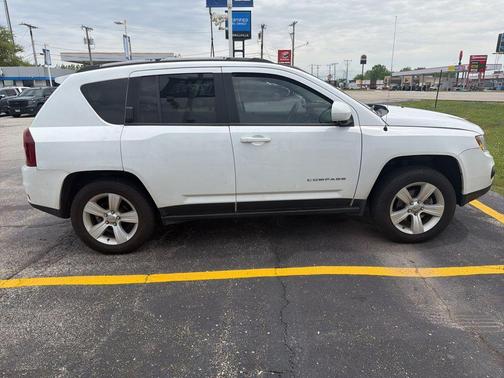 Bright White Clearcoat 2015 Jeep Compass Latitude