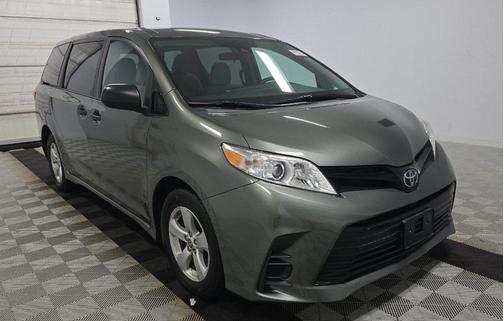 2020 Toyota Sienna SE