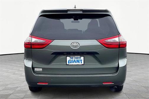 2020 Toyota Sienna SE