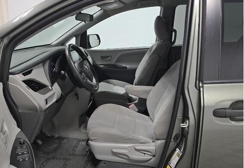 2020 Toyota Sienna SE