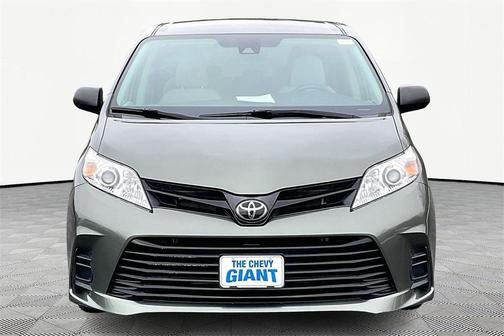 2020 Toyota Sienna SE