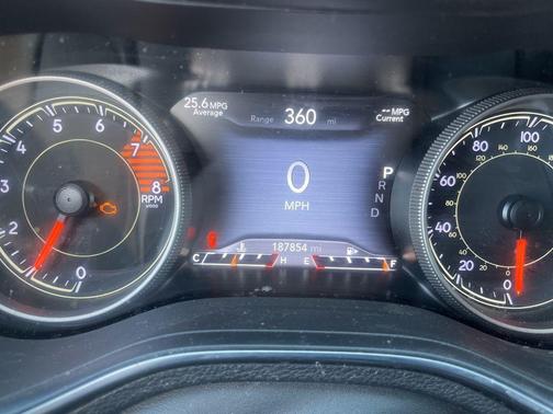 Granite Crystal Metallic Clearcoat 2019 Jeep Cherokee Trailhawk Elite