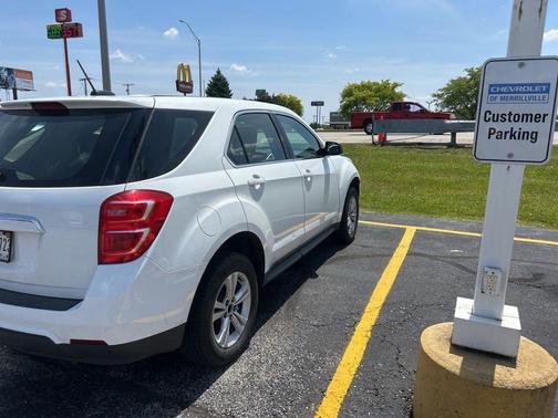 Summit White 2017 Chevrolet Equinox LS
