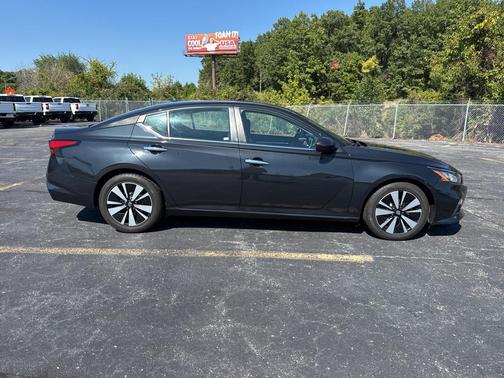 2021 Nissan Altima 2.5 SV