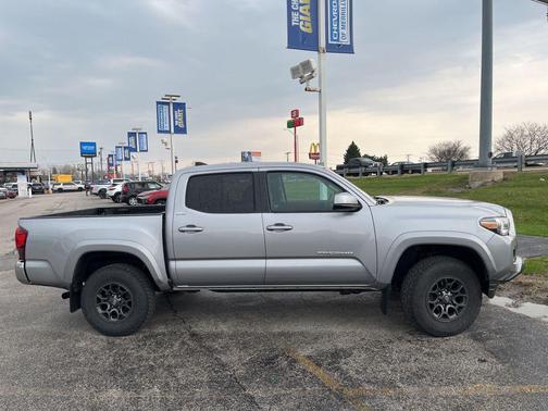 Silver Sky Metallic 2018 Toyota Tacoma SR5
