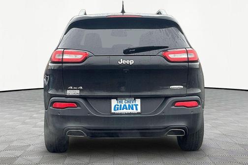 Brilliant Black Crystal Pearlcoat 2016 Jeep Cherokee Latitude