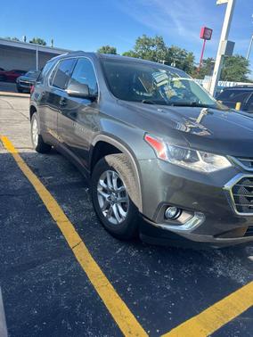 Graphite Metallic 2018 Chevrolet Traverse LT Cloth