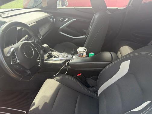 Summit White 2016 Chevrolet Camaro 1LT