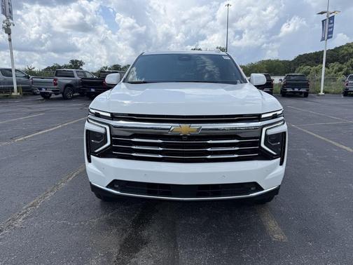 2025 Chevrolet Suburban LT