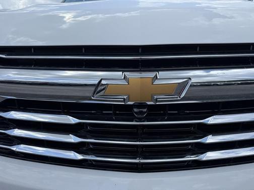 2025 Chevrolet Suburban LT
