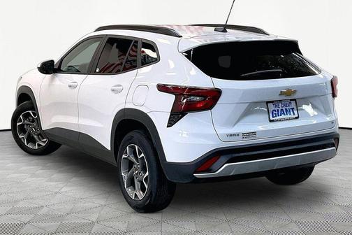 Summit White 2025 Chevrolet Trax LT