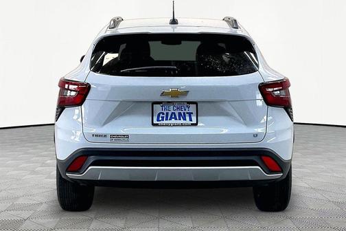 Summit White 2025 Chevrolet Trax LT