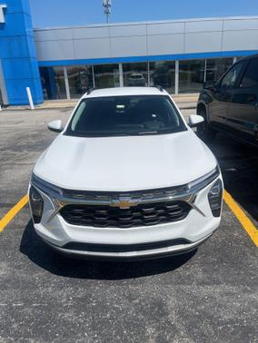 Summit White 2025 Chevrolet Trax LT