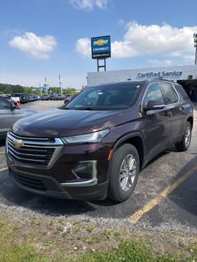 Black Cherry Metallic 2023 Chevrolet Traverse LT Cloth