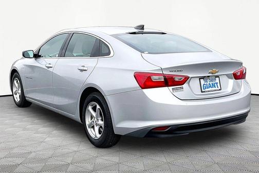 Silver Ice Metallic 2017 Chevrolet Malibu 1LS