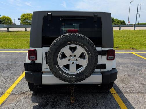 Stone White Clearcoat/Khaki Hard Top 2010 Jeep Wrangler Unlimited Sahara