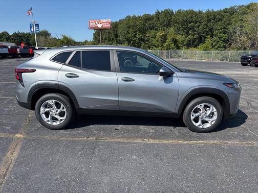 2025 Chevrolet Trax LS