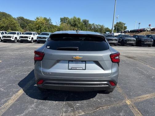 2025 Chevrolet Trax LS
