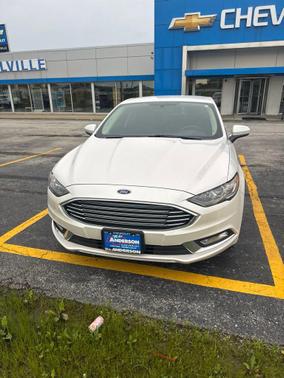 White Platinum Clearcoat Metallic 2018 Ford Fusion SE