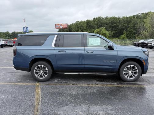 2025 Chevrolet Suburban LT