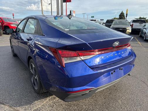 2023 Hyundai ELANTRA SEL