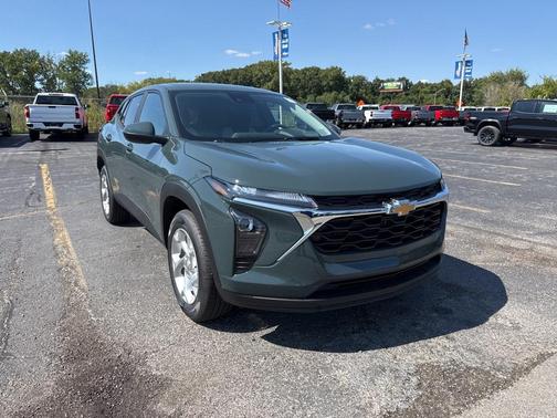 2025 Chevrolet Trax LS