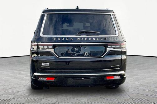 Diamond Black Crystal Pearlcoat 2023 Jeep Grand Wagoneer L Series III