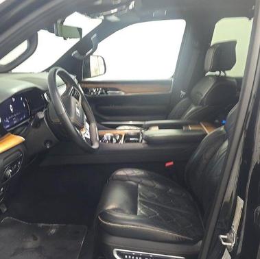 Diamond Black Crystal Pearlcoat 2023 Jeep Grand Wagoneer L Series III
