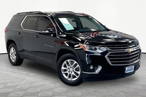 Black Metallic 2020 Chevrolet Traverse LT Cloth