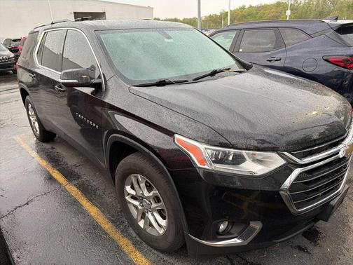 Black Metallic 2020 Chevrolet Traverse LT Cloth