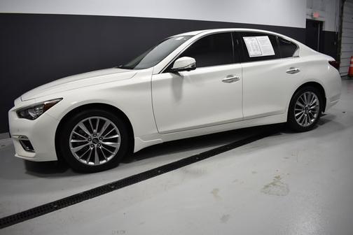 2023 INFINITI Q50 LUXE