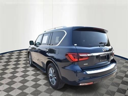 2023 INFINITI QX80 LUXE