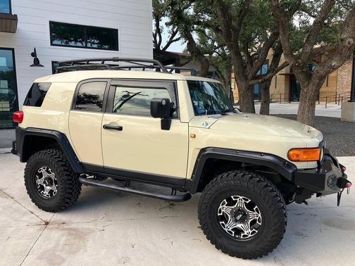 Sandstorm 2010 Toyota FJ Cruiser Base