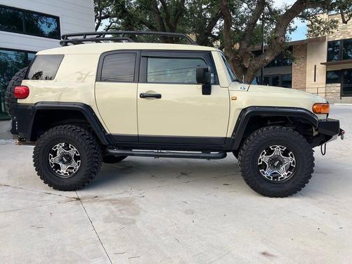 Sandstorm 2010 Toyota FJ Cruiser Base