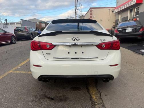 2015 INFINITI Q50 Premium