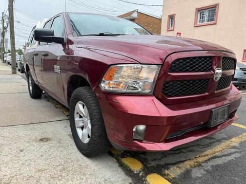 Brilliant Black Crystal Pearlcoat 2017 RAM 1500 Express