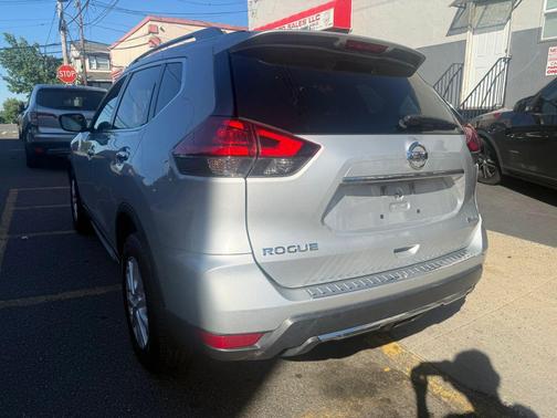 Brilliant Silver 2017 Nissan Rogue SV