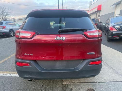 2017 Jeep Cherokee Sport