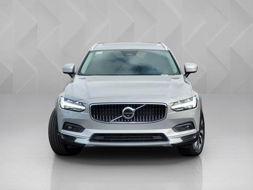 2025 Volvo V90 Cross Country Plus