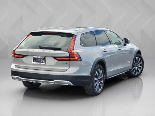 2025 Volvo V90 Cross Country Plus
