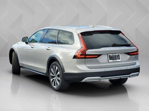 2025 Volvo V90 Cross Country Plus
