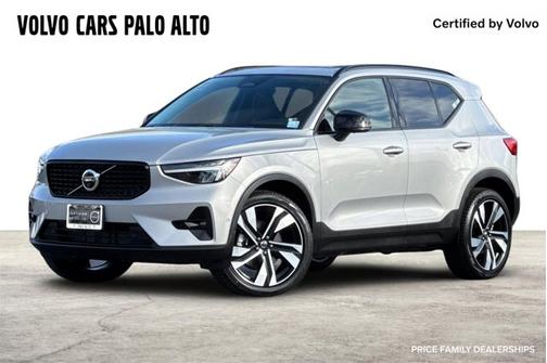 2025 Volvo XC40 Plus Dark Theme