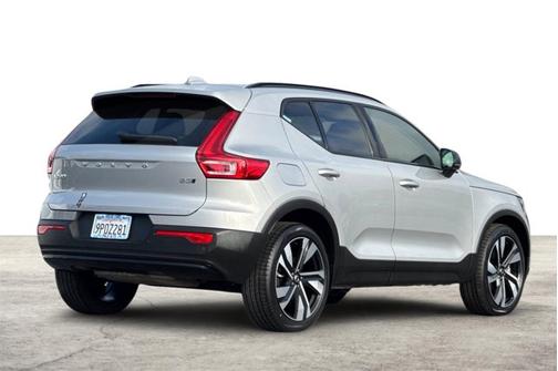 2025 Volvo XC40 Plus Dark Theme