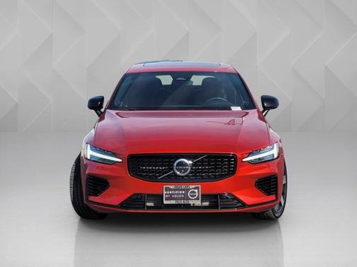 Fusion Red Metallic 2024 Volvo S60 Recharge Plug-In Hybrid Ultimate Dark Theme
