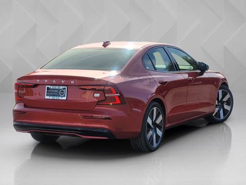 2024 Volvo S60 Recharge Plug-In Hybrid Ultimate Dark Theme