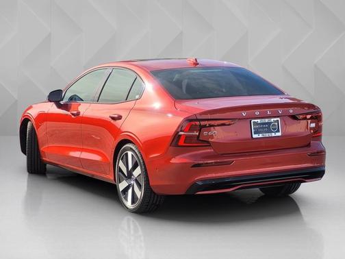 Fusion Red Metallic 2024 Volvo S60 Recharge Plug-In Hybrid Ultimate Dark Theme