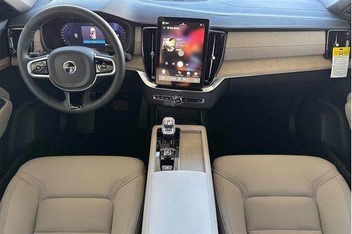 2026 Volvo XC90 Plus