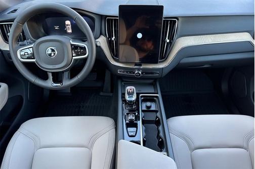 2026 Volvo XC60 Plus